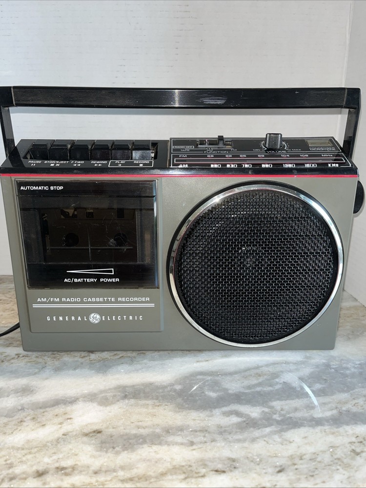 Vintage General Electric GE Model 3-5233B AM/FM Stereo Radio/Cassette Recorder