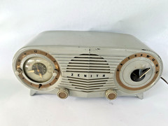 Vintage Zenith Owls Eye Clock Grey Clock Radio- PARTS OR REPAIR ONLY