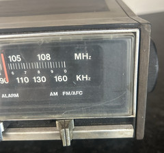 VTG General Electric Flip Clock AM / FM Alarm Radio C4320A READ