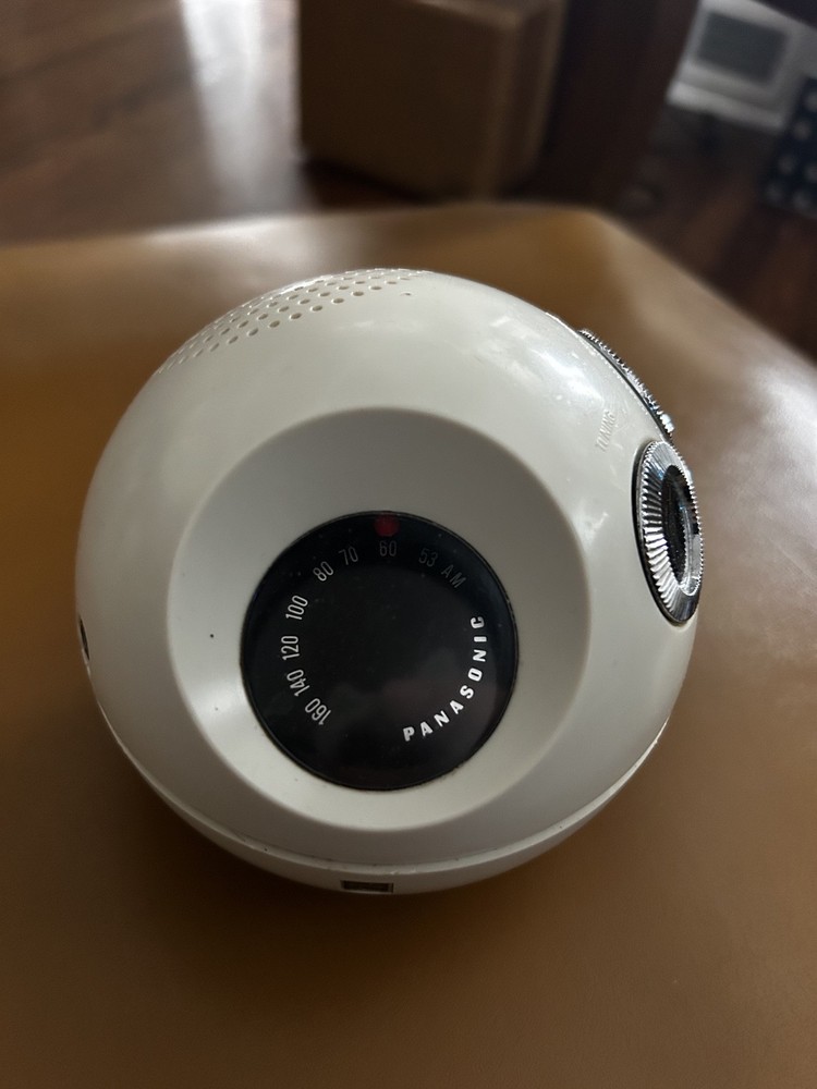 Vintage 1969 Panasonic Panapet « White » Radio – Working