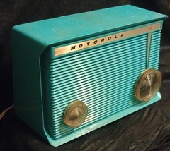 Vintage 1960 MOTOROLA A8J25 Turquoise Aqua Tube Radio MCM Mid Century Atomic