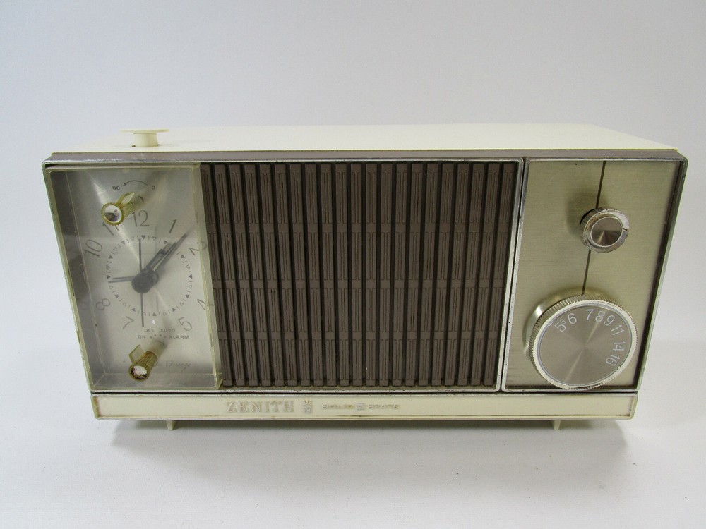 VINTAGE ZENITH MODEL Z265W AM SOLID STATE RADIO ALARM CLOCK RETRO