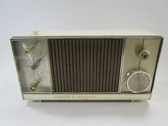 VINTAGE ZENITH MODEL Z265W AM SOLID STATE RADIO ALARM CLOCK RETRO