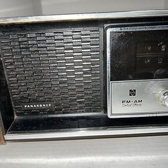 Vintage 1970&rsquo;s Panasonic AM/FM Transistor Radio Wood Grain & Silver Tone Working