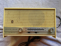 Vintage Zenith Solid State Long Distance AM/FM Radio Model A-410-W Works
