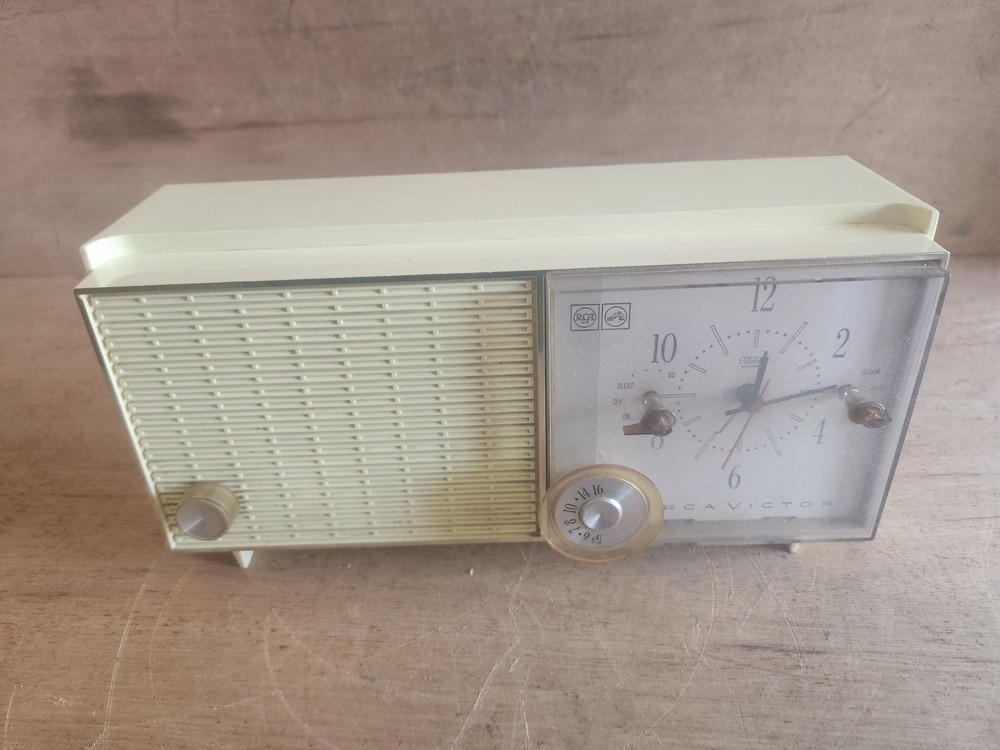 RCA Victor RDD19Z Clock Tube Radio AM 1950s Pale Yellow Parts Repair Vintage USA