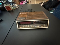 Vintage GE Model 7-4616B Wood Grain AM/FM Dual Alarm Clock Radio