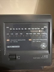 Vintage GE Portable AM/FM Radio Model 7-2662A 2-Band Receiver AC/DC Tested