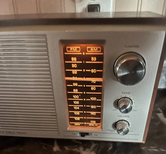 Radio Shack Realistic MTA-15 AM/FM Table Top Radio Model # 12-695 Vintage Tested