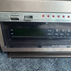 Vintage Lloyd&rsquo;s AM/FM Radio Alarm Model J280 Series 749A For Parts
