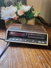 GE Digital Clock Radio Vintage General Electric 7-4616B AM/FM Snooze