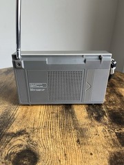 Vintage Magnavox Portable AM/FM Radio