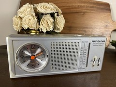 Soundesign 3011 AM/FM Portable Transistor Radio Analog Quartz Alarm Clock Silver