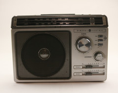 General Electric Vintage 1980 Wired FM/AM 7-2881C Radio