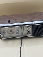 Jade Clock Radio AM/FM Wood grain Alarm Vintage Retro