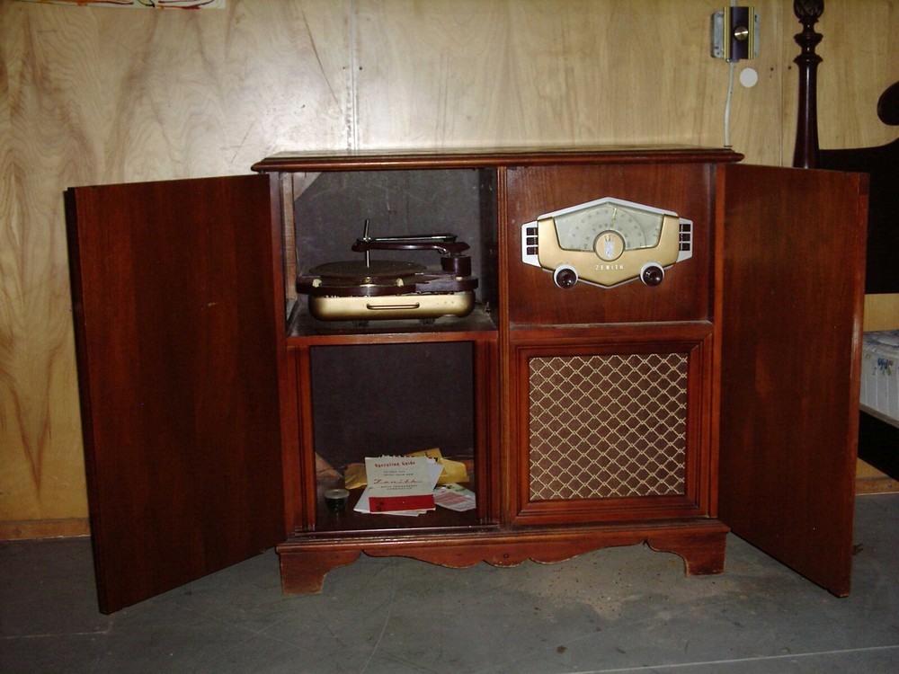 Zenith Radio Phonograph Model K1086 « Westchester » Chasis 10H20Z Serial # 2173234