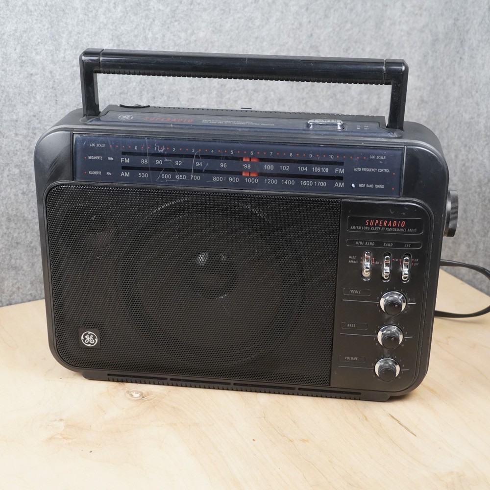 GE Superadio III 7-2887 AM/FM Long Range Portable Radio Tested Working