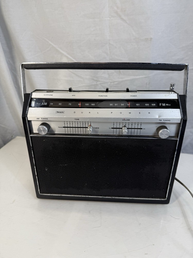 Vintage Sears Dual Power AM/FM Portable Radio Model 132.27410200
