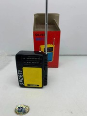 Vintage Silver Brand MINI Sporty 2 Band Radio AM/FM Black &rsquo;80s RARE UNUSED
