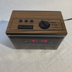 Vintage General Electric GE AM/FM Digital Alarm Clock Radio Woodgrain Red LED…