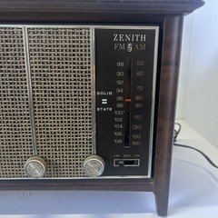 Zenith Radio Vintage « The Glissando » Classic Powers On Model Z434W