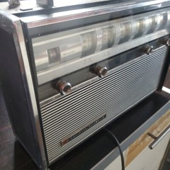 Vintage National Panasonic RF-3000A. Japan 6 Band 19 Transistor 10 Diode