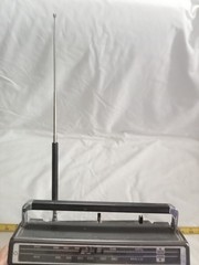 vintage General Electric Vintage 1980 Wired FM/AM 7-2881C Radio, works.