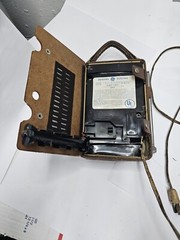 Vintage General Electric P977E AM/FM Radio: AC/DC Power, Leather Case