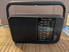 Panasonic RF-544 AM/FM Vintage portable radio with carrying handle AC/DC (READ)