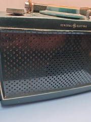 Vintage 1950s GE AM Tube Radio Green General Electric Works Model 630