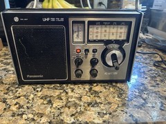 Vintage Panasonic RF-1115 UHF, PSB High, AM, FM, AC/DC portable radio Tested