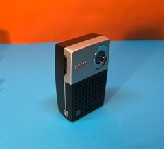 Vintage Portable radio Philips 90RL073 / Video