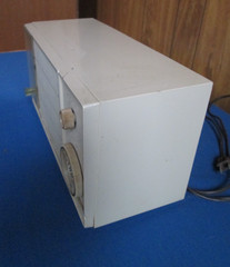 Vintage Zenith Model Z260L AM Clock Radio for parts/restoration