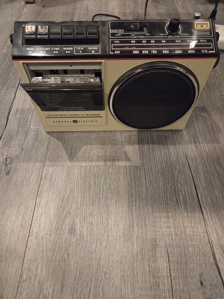 RARE General Electric GE 3-5244B Portable AM/FM Radio Cassette Recorder Vintage