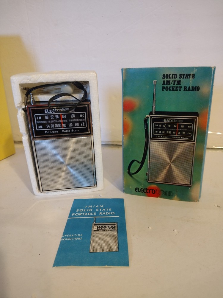 Vintage Electro Band Solid State Model 825 AM/FM pocket Radio FM Works (Read)