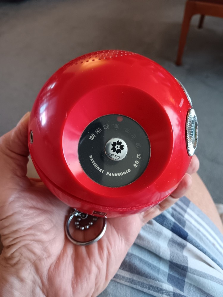 Vintage EXPO 70 Panasonic PANAPET R-70 AM Sphere Radio Red With Chain – Works!