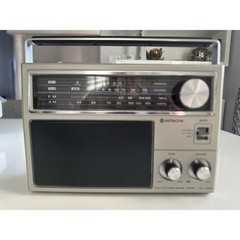 VINTAGE *NEW* 1980&rsquo;s Hitachi KH-1180H AM/FM TV1TV2 3-Band Portable Radio