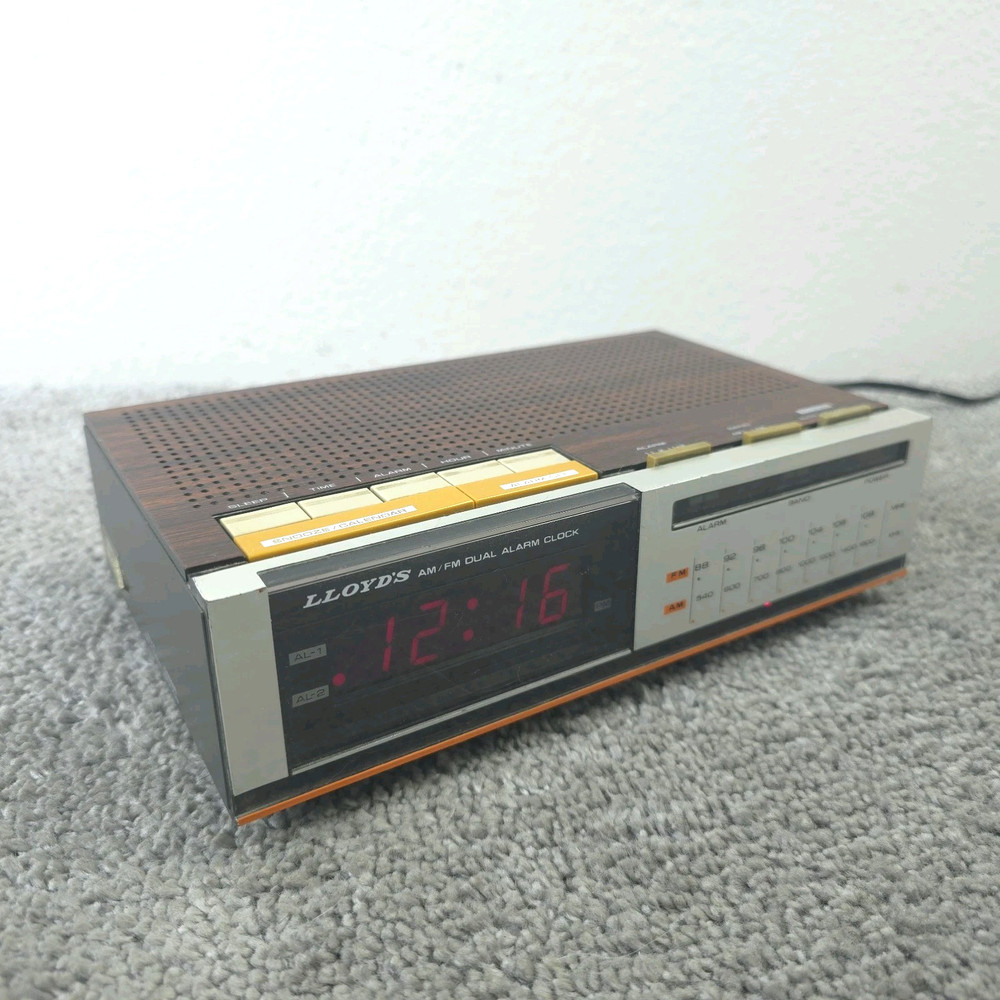 Lloyd&rsquo;s Dual Alarm Clock Radio Model J375 Vintage 1980&rsquo;s Woodgrain Digital Works