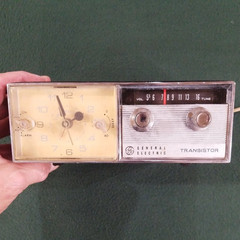 Vintage 1960&rsquo;s General Electric C551A Transistor AM Alarm Clock Radio-Tested