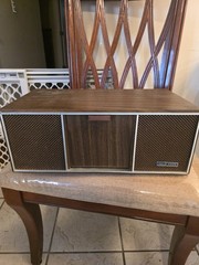Belle Wood MODEL 1880 Woodgrain Radio w/ Tape Adapter & .. Vintage Or For Parts