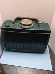 Vintage 1950s GE AM Tube Radio Green General Electric Works Model 630