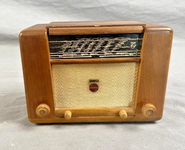 Cigarette Music Box in the Form of a Philips Radio 500A, c. 1950s promo item