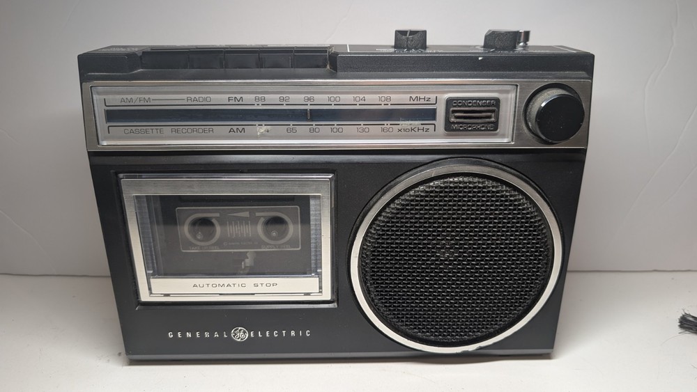 Vintage GE Portable AM/FM Cassette Player Recorder 3-5239A