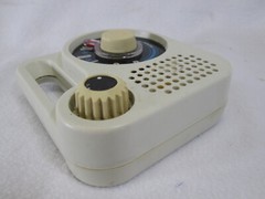 Vintage 1980&rsquo;s Sound Design white AM portable radio 1222C Hong Kong ( Works )