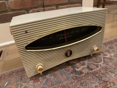 Vintage ZENITH S-40273 Long Distance AM Radio Futuristic Modern MCM Powers On