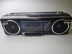 Vintage Toshiba RT-8016 AM FM Radio Cassette Player Recorder Boombox 80s prop