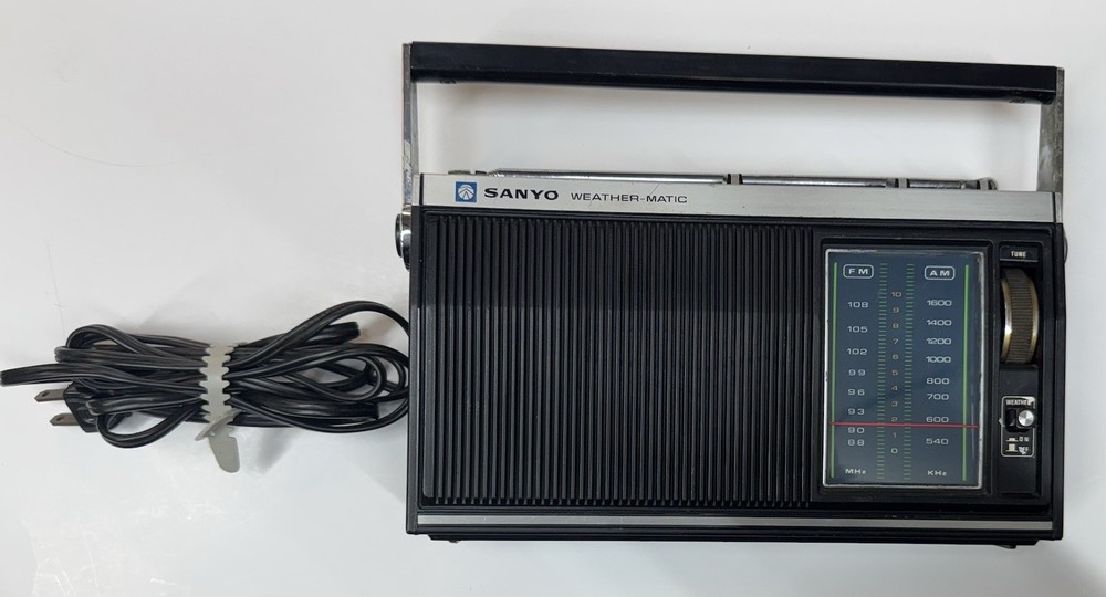 Vintage Sanyo Weather-Matic Radio (Read Description)