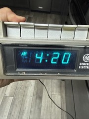 General Electric (GE) model 7-4975 C clock radio w/ Alarm, and Tape Player VTG