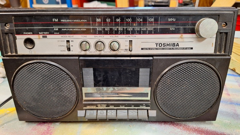 1985 Toshiba RT-6015 Vintage Boom Box AM/FM Radio