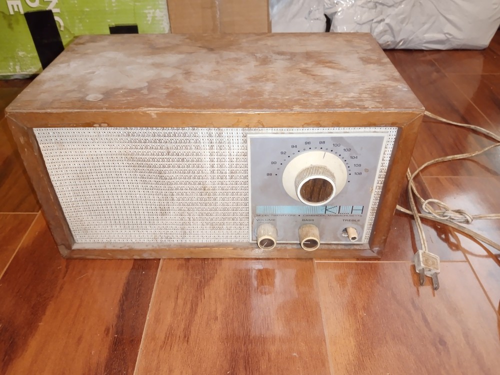 Vintage KLH Model Twenty One FM Radio, Missing One Knob, Works Great, Dusty Top